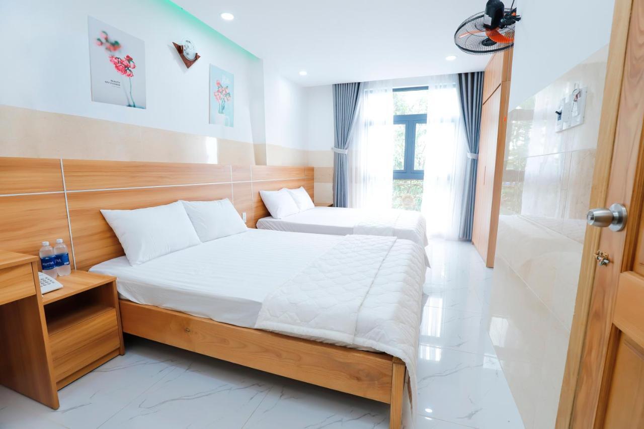 Luxury Hotel Ho Chi Minh City Exterior photo
